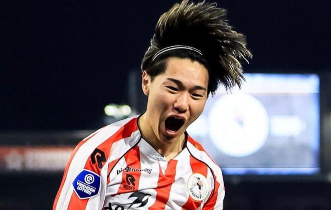德甲两大豪门门兴格拉夫施泰因与美因茨均对23岁日本边锋三户舜介表现出浓厚兴趣，多家欧洲媒体持续关注其未来动向