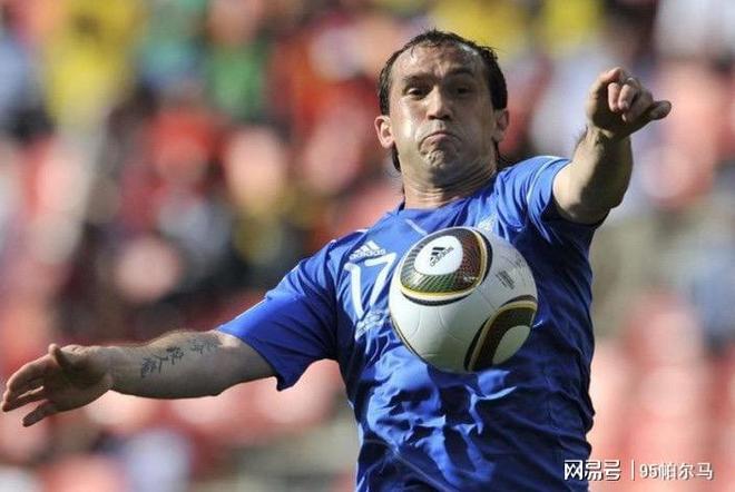 25岁便入选希腊国家队，德甲处子赛季荣膺金靴，37岁正式宣布退役的传奇前锋因扎吉，职业生涯书写不朽篇章