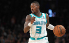 NBA球员罗齐尔被曝涉嫌收受10万美元贿赂，其价值2660万美元的合同面临被取消风险，事件引发广泛关注与热议